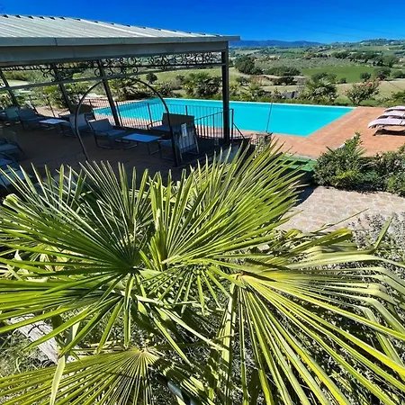 Spoleto-poolside-sleeps 24central Spoleto 09 Kmwifiairconall Exc Yours شقة