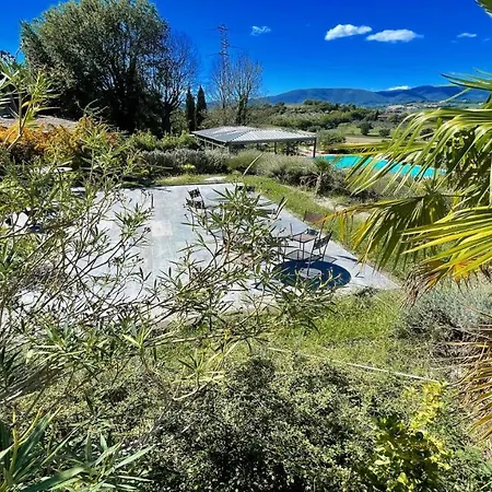 Spoleto-poolside-sleeps 24central Spoleto 09 Kmwifiairconall Exc Yours アパート